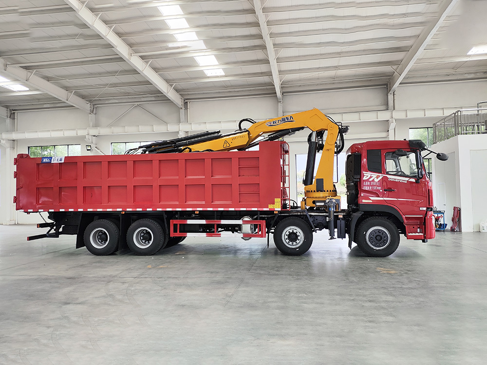 东风D7V前四后八抓斗式垃圾车