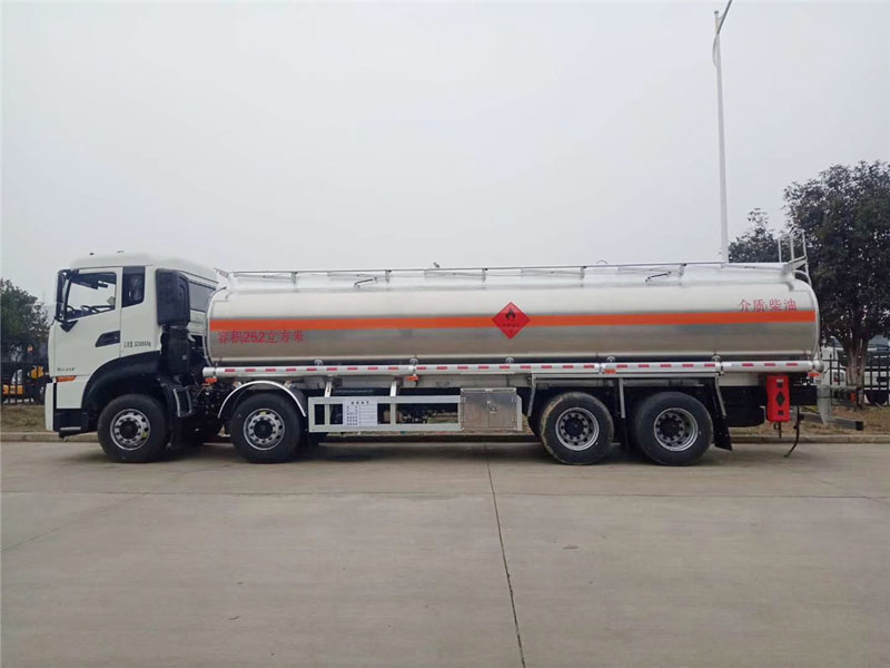 东风天龙前四后八29.7方350马力铝合金运油车20吨不超载