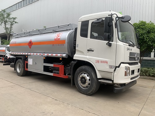 12.65方 东风多利卡油罐车