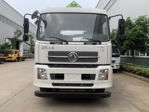 12.65方 东风多利卡油罐车