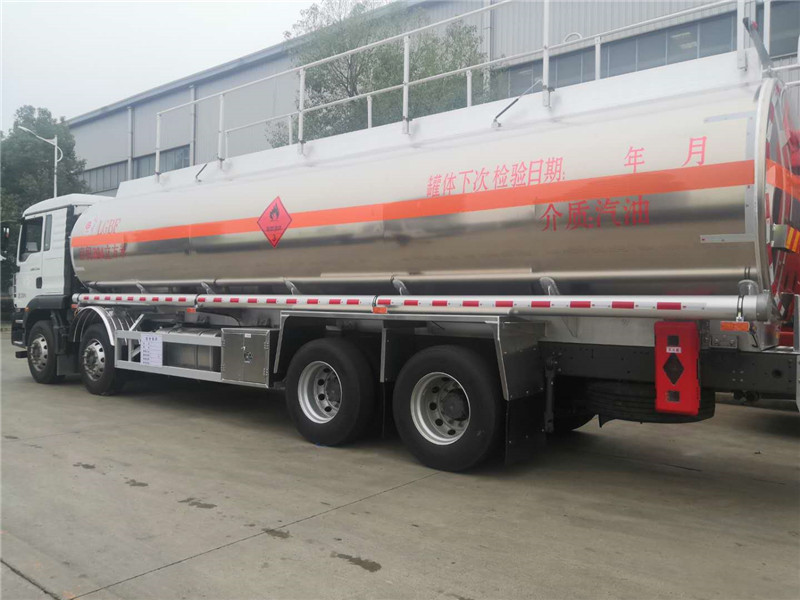 30.4方铝合金油罐车-31方油罐车可装26吨