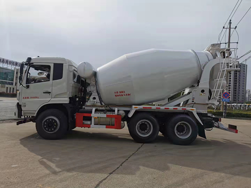 航天万山 后八轮搅拌车