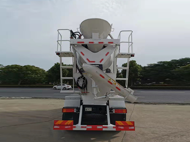 航天万山 后八轮搅拌车