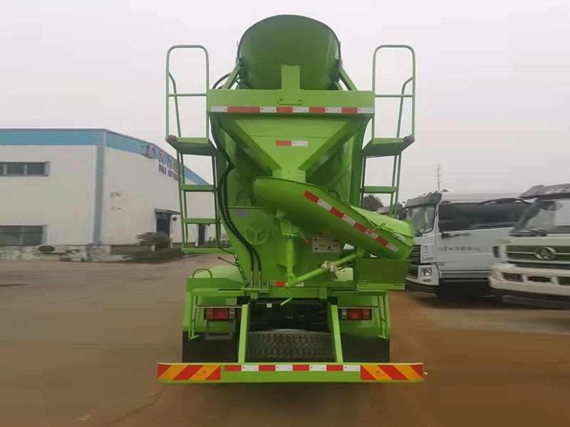 重汽豪曼 后八轮8方搅拌车