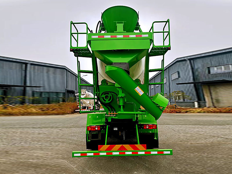 大运 F6小三轴搅拌车